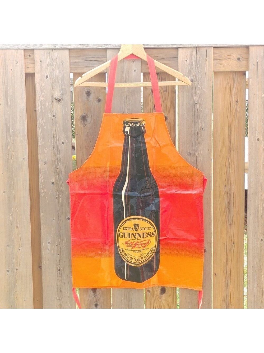 GUINNESS OFFICIALLY BRANDED BAR APRON Tie Back Unisex NWOT SARI Fabrics ENGLAND